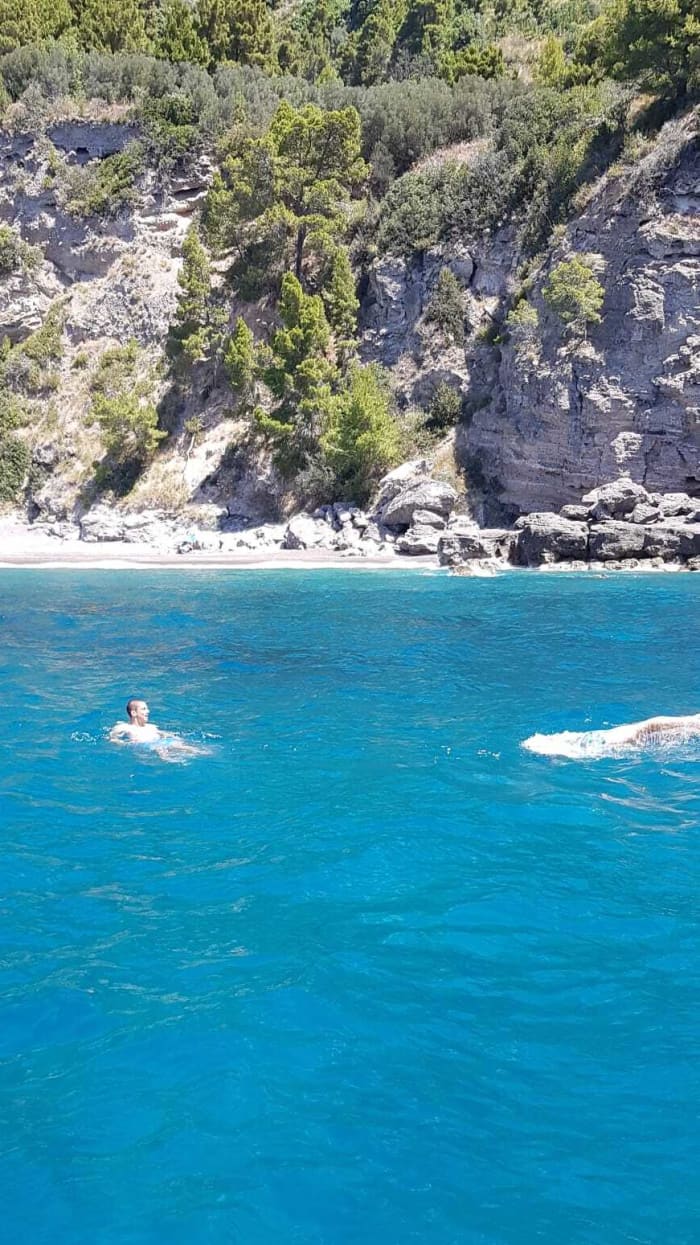 Discover Castellammare di Stabia: a full day of sun in a motorboat