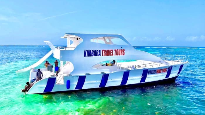 Explore Punta Cana de barco: Um dia inteiro na água a bordo de uma lancha.