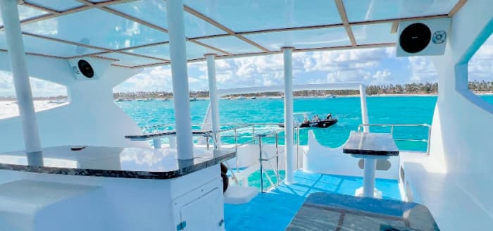 Explore Punta Cana de barco: Um dia inteiro na água a bordo de uma lancha.