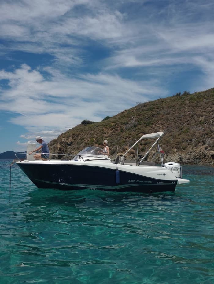Relaxamento em Cavalaire-sur-Mer: 7 horas de sol em uma lancha.