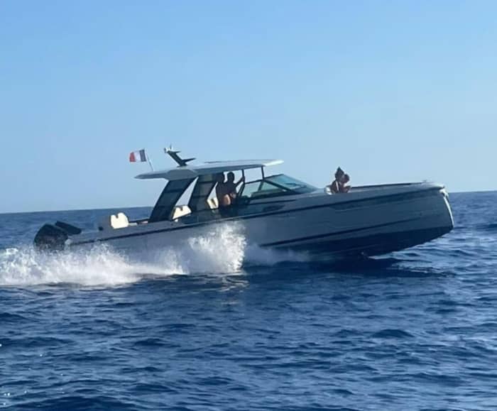A day in Marseille: enjoy 9 hours of discovery on a motorboat