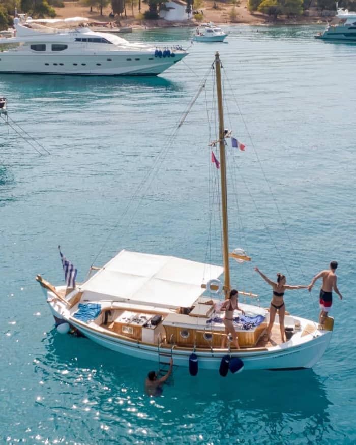 Ontdek Spetses tijdens een zeiltocht van een hele dag.