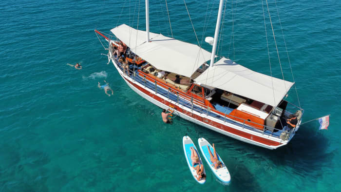 Eilandhoppen naar Brač: een exclusieve dag aan boord van een gulet - alles inclusief!