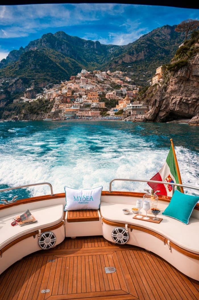 3h of sun around Positano on a motorboat