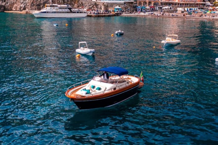 3h of sun around Positano on a motorboat