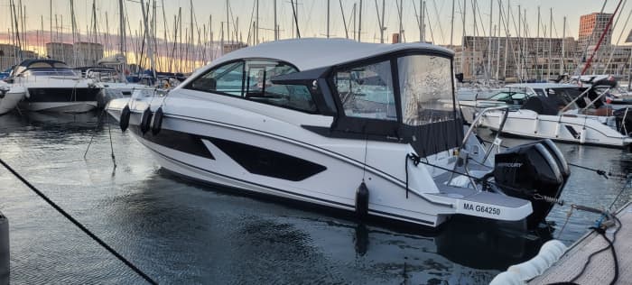 Make every moment count: A full day of sunshine around Marseille on a motorboat