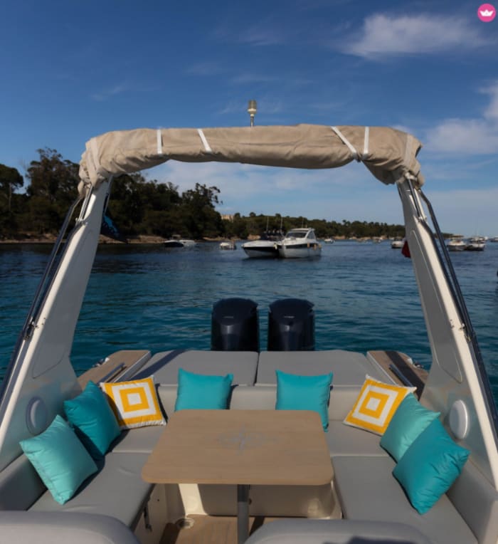 Full day on Capelli 40 – A Sophisticated Escape at Sea