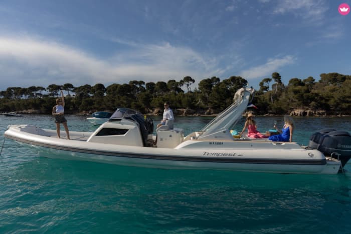 Full day on Capelli 40 – A Sophisticated Escape at Sea