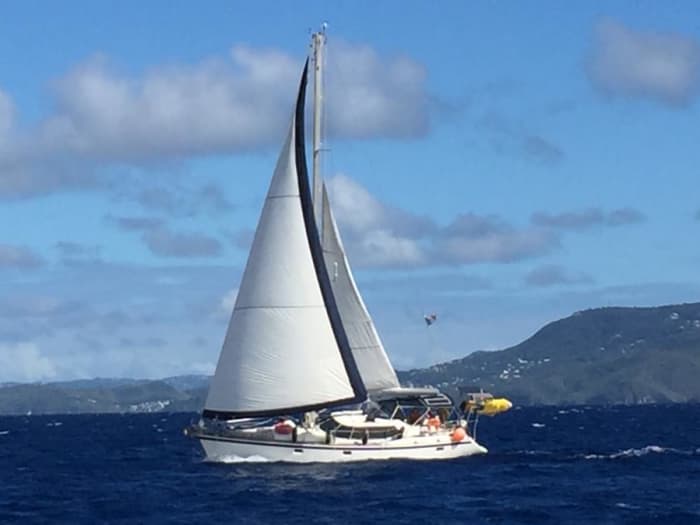 Relax in Hyères: 10h30 of sun on a sailboat