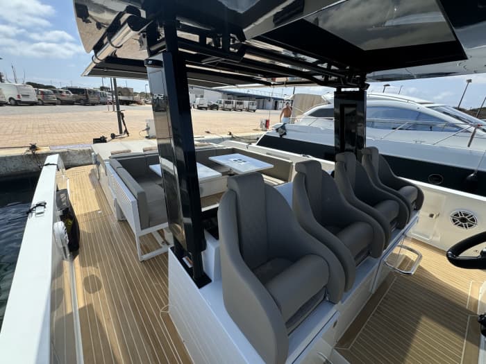 Geniet van de zon tijdens een 8 uur durende boottocht op Formentera.