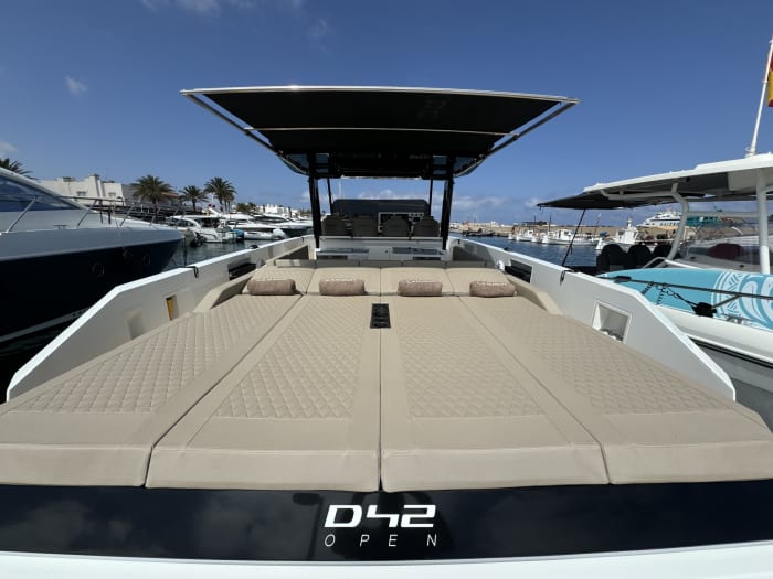Geniet van de zon tijdens een 8 uur durende boottocht op Formentera.