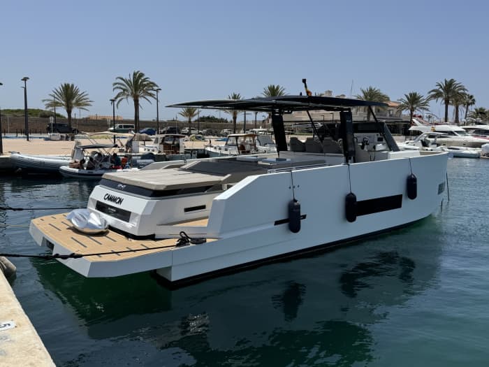 Geniet van de zon tijdens een 8 uur durende boottocht op Formentera.