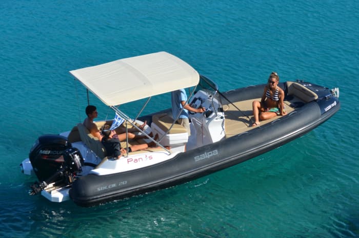 Enjoy 9h on a motorboat to explore Paxi