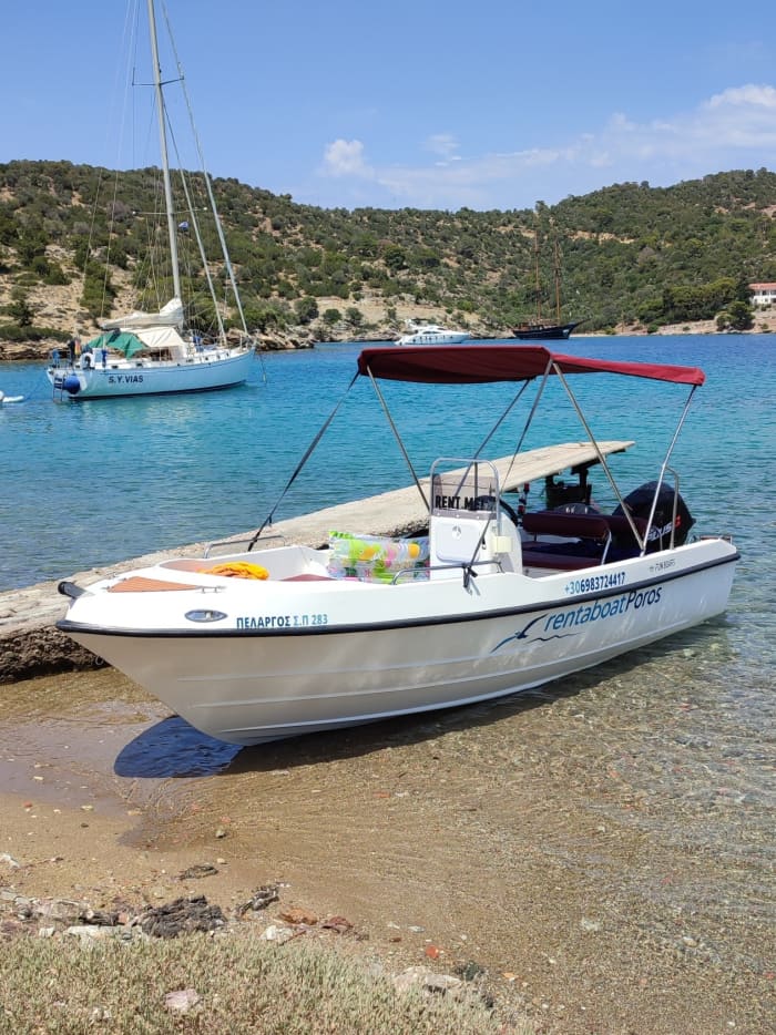 Genießen Sie die Sonne bei einer 8,5-stündigen Bootsfahrt in Poros.