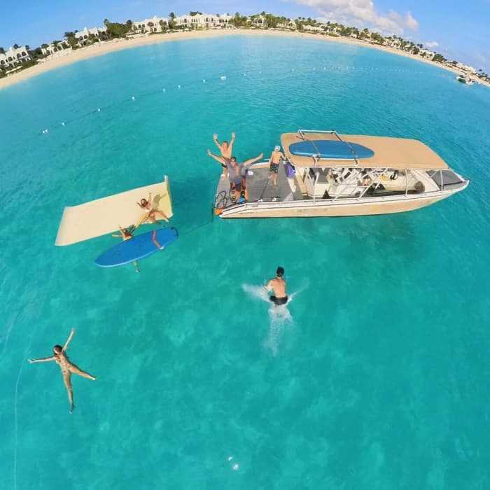 Entdecken Sie Sint Maarten: Ein sonniger Tag auf einem Motorboot