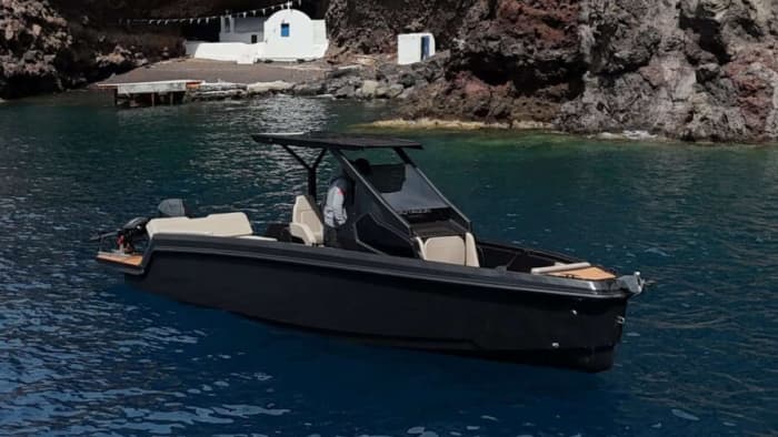 Morning cruise : to the treasures of Santorini
