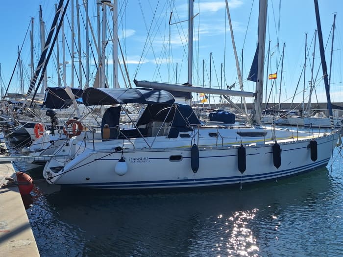 Full-day sailing trip in El Masnou on a sailboat