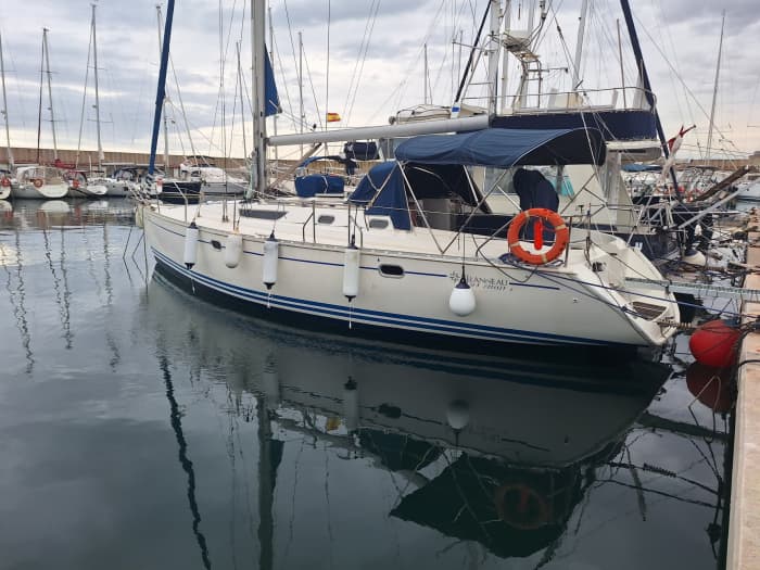 Full-day sailing trip in El Masnou on a sailboat