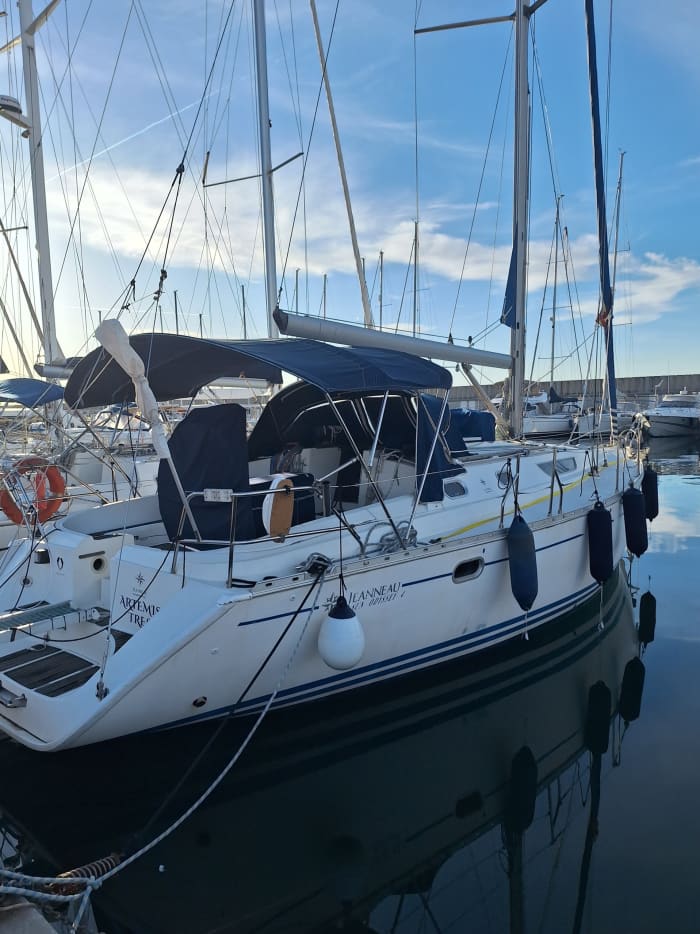 Full-day sailing trip in El Masnou on a sailboat