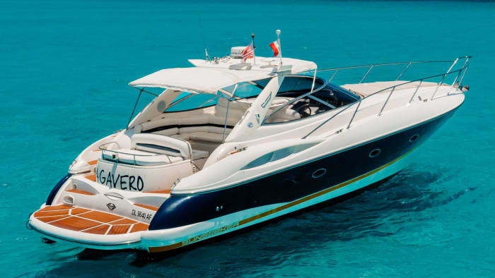 Découvrez Cancún comme jamais auparavant à bord d'un yacht à moteur