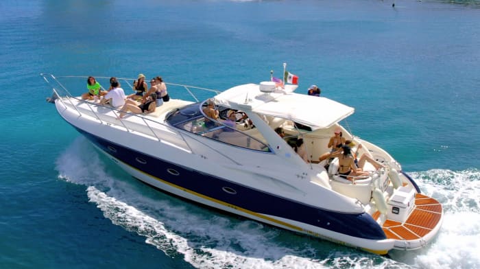Découvrez Cancún comme jamais auparavant à bord d'un yacht à moteur