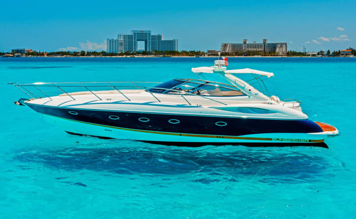 Découvrez Cancún comme jamais auparavant à bord d'un yacht à moteur