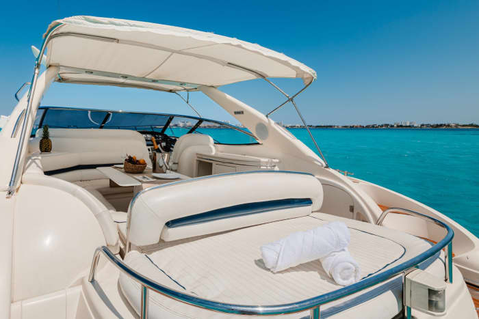 Découvrez Cancún comme jamais auparavant à bord d'un yacht à moteur