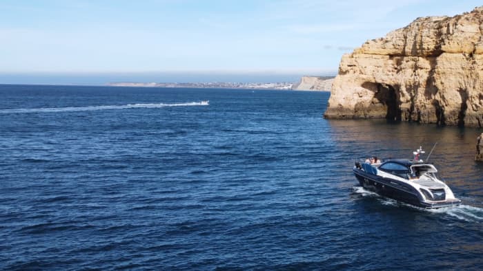 3 ore a Lagos: noleggia una barca a motore e divertiti
