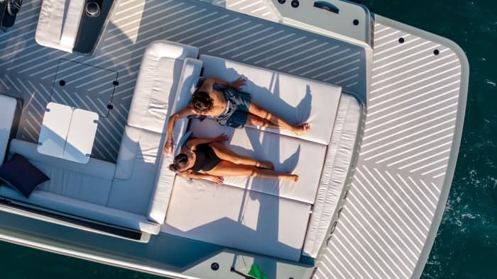 Genießen Sie 9 Stunden auf einem Motorboot in Salerno