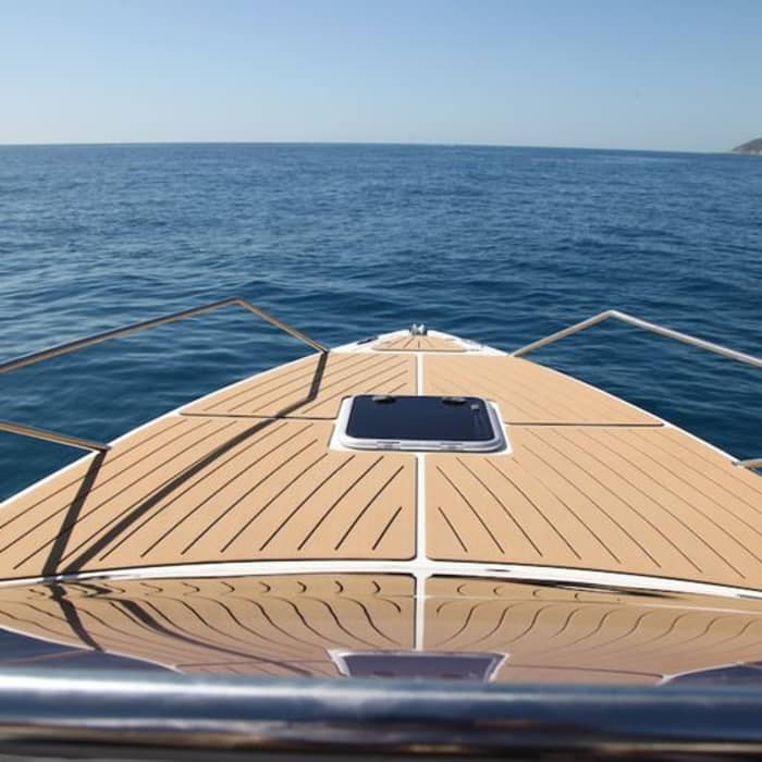 Relaxe em uma lancha em Cala d'Or por 3h30.