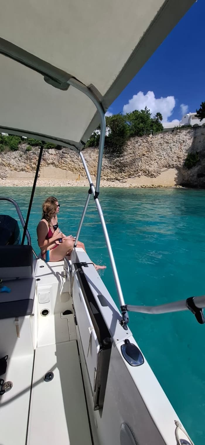 Een hele dag op zee: op weg naar Anguilla of Saint Martin.