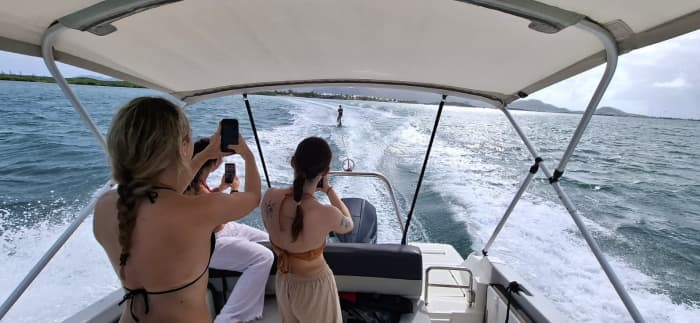 Een hele dag op zee: op weg naar Anguilla of Saint Martin.