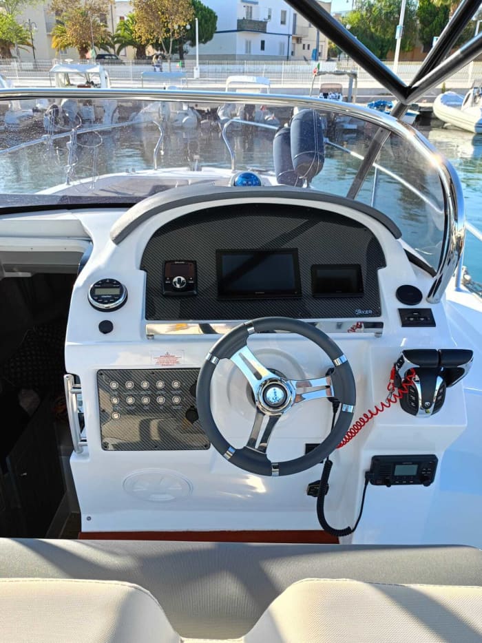Upptäck Manfredonia: En heldag i solsken på en motorbåt