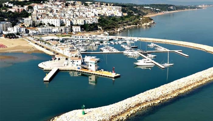 Upptäck Manfredonia: En heldag i solsken på en motorbåt
