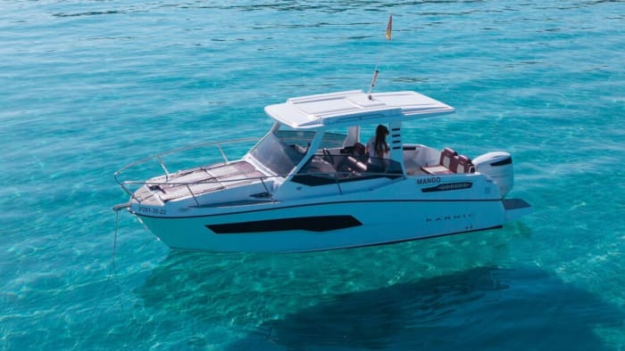 Geniet van 8.30 uur op een motorboot om Sant Antoni de Portmany te verkennen