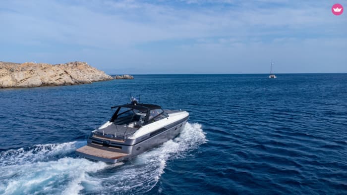 Pershing 40ft Half-Day Delos & Rhenia: Ancient Ruins & Turquoise Bays