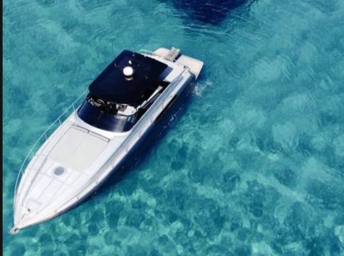 Pershing 40ft Half-Day Delos & Rhenia: Ancient Ruins & Turquoise Bays