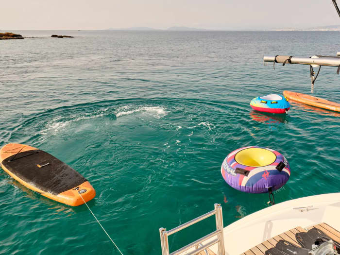 Pershing 40ft Half-Day Delos & Rhenia: Ancient Ruins & Turquoise Bays