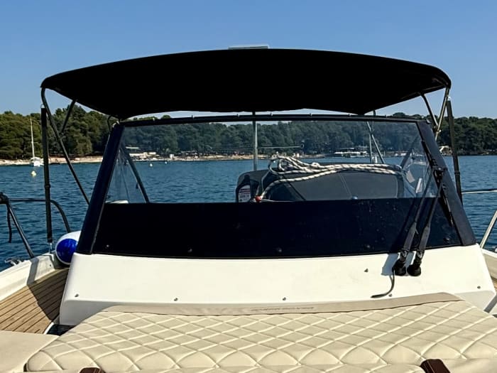 Genießen Sie die Sonne auf einer 9-stündigen Bootsfahrt in Poreč.