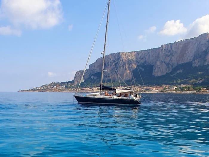 Luxe boottocht in Palermo: privacy, comfort en turquoise wateren