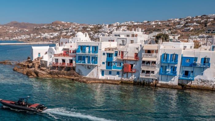 Easy Mykonos getaway: A 2h30 boat trip on a motorboat