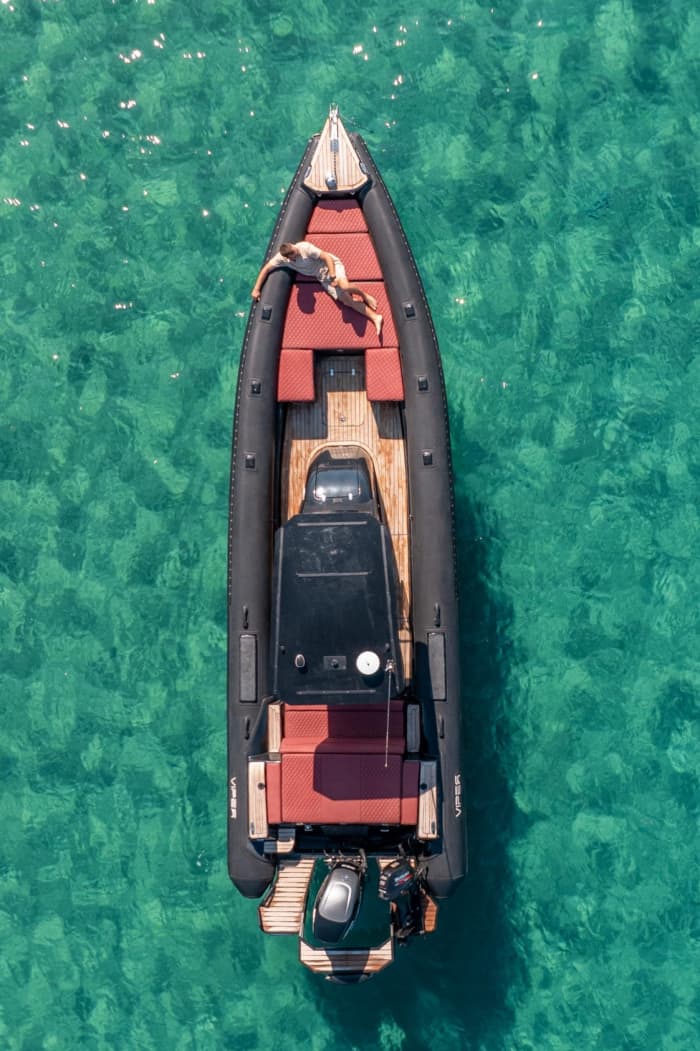 Easy Mykonos getaway: A 2h30 boat trip on a motorboat
