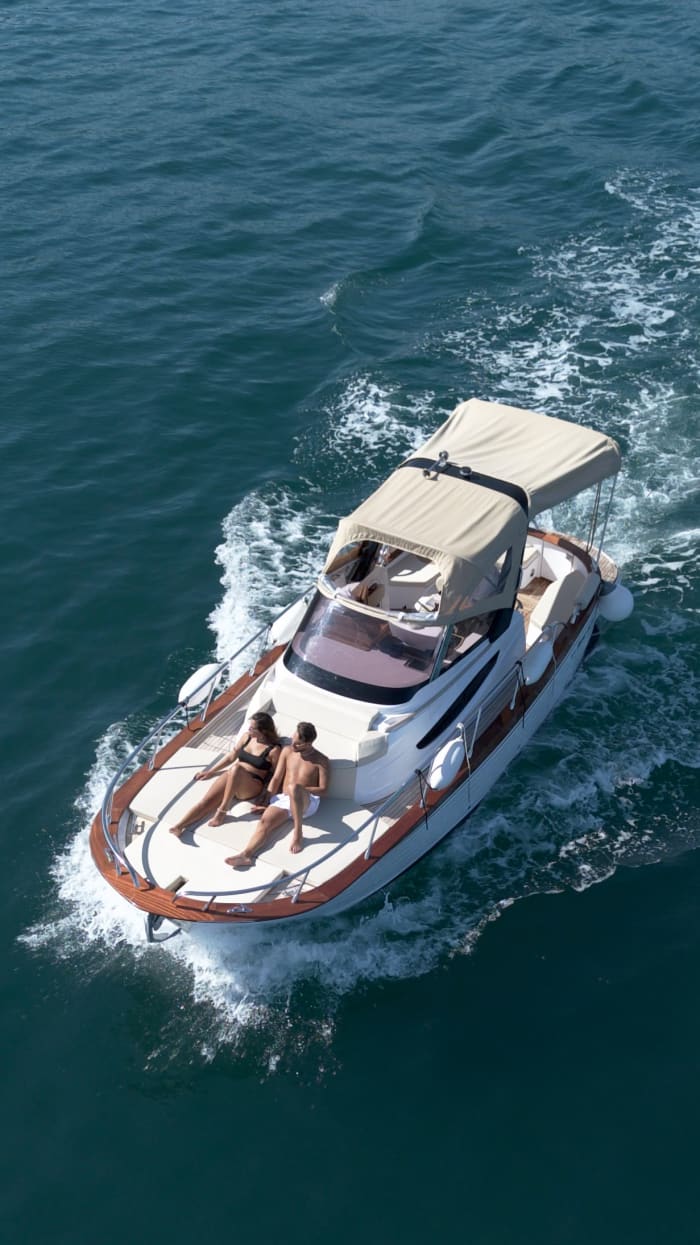 Private boat tour to Capri from Capri (3.3 hours)
