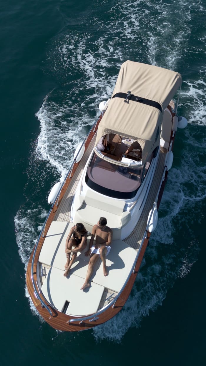 A day in Capri by private boat