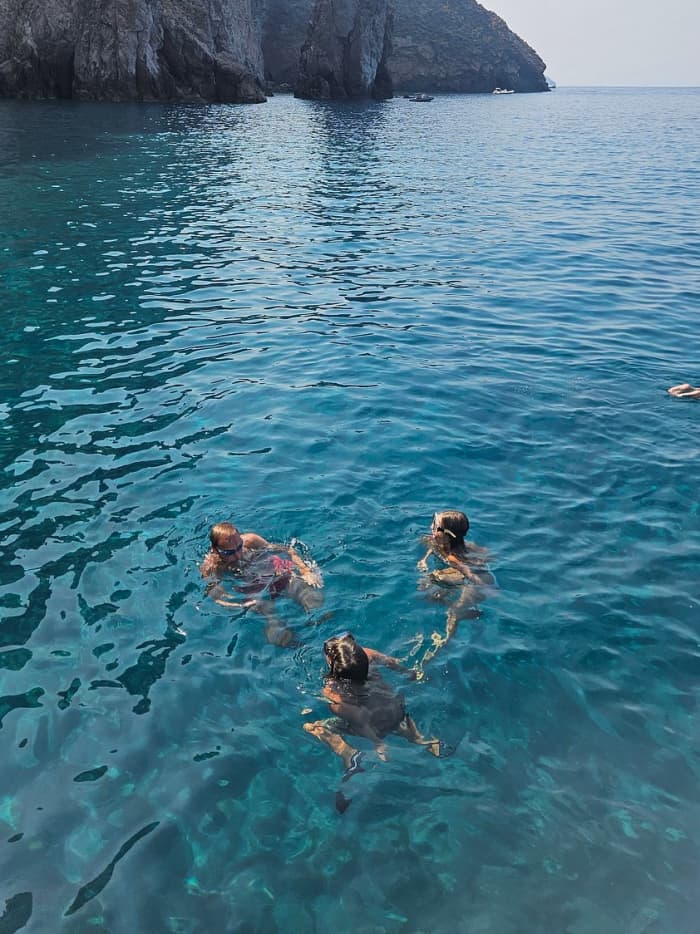 Privéboottocht met snorkelen, tussen vulkanen, bubbels en lava.