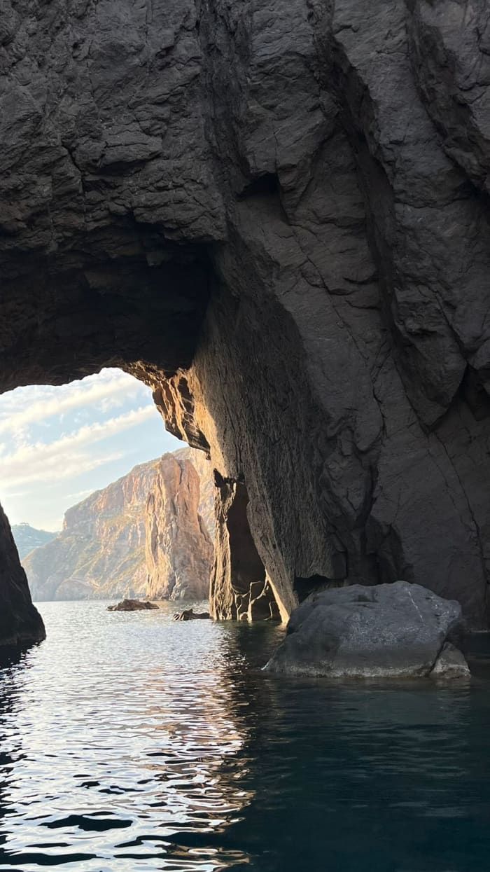 Privéboottocht met snorkelen, tussen vulkanen, bubbels en lava.