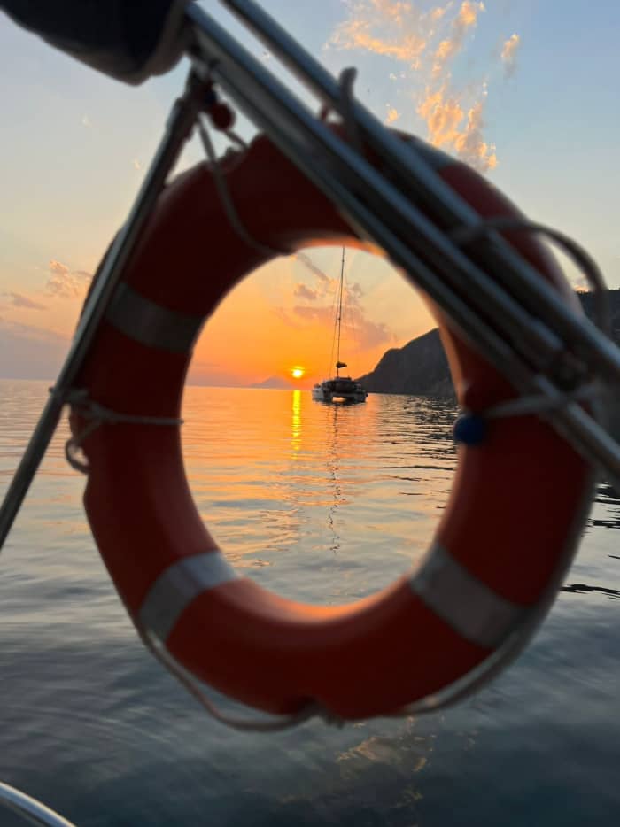 Privéboottocht met snorkelen, tussen vulkanen, bubbels en lava.