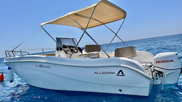 Rent a motorboat for 4h of fun