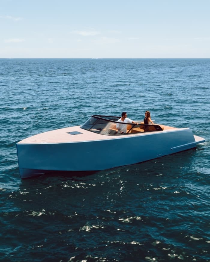 Ein Tag in Salò auf einem Motorboot