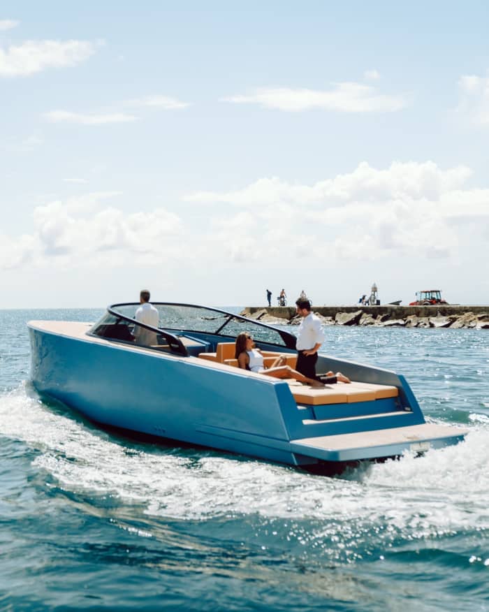 Ein Tag in Salò auf einem Motorboot